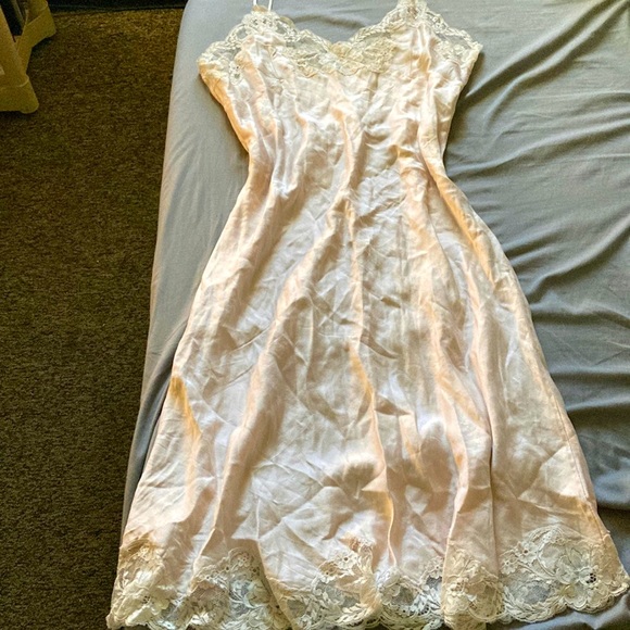 Vintage style 100% pure silk night dress/slip